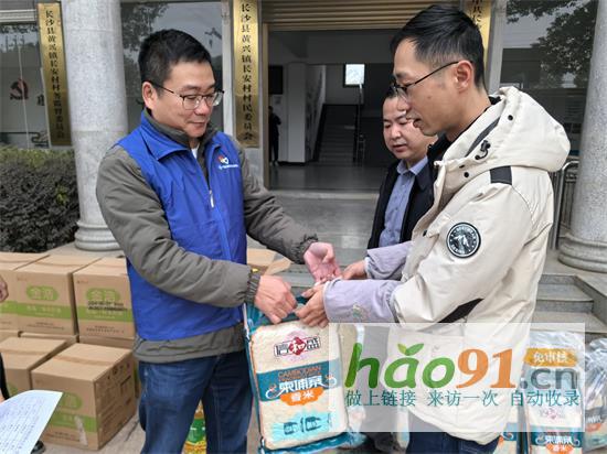 ​中交二航局与长安村联建学雷锋，红色