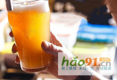 千岛湖啤酒：夏季足球中的清爽伴侣