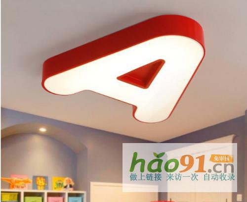 上海乾匠电子照明灯饰专卖店,从灯具到饰品配搭销售多姿多彩